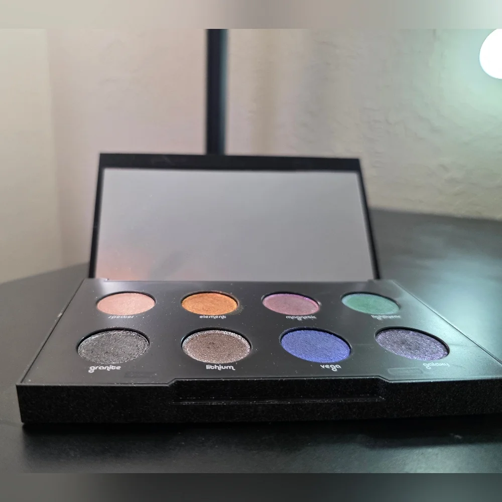 Urban Decay Moondust Eyeshadow Palette - Silver Glitter Case - Picture 4 of 4